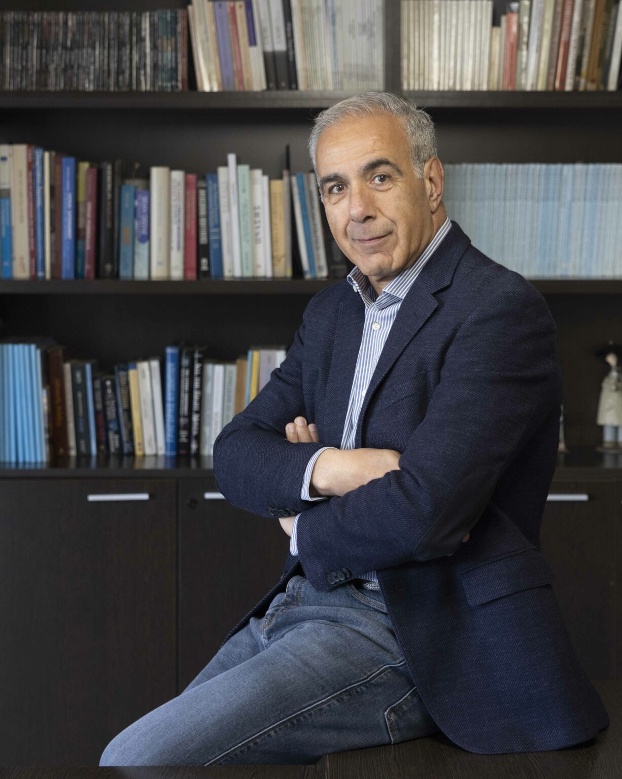 andreas_hadjikyriakos-aorati-sinomosia2